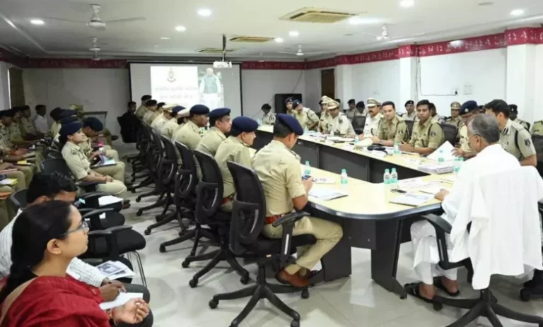 गृहमंत्री ने रायपुर पुलिस की समीक्षा बैठक ली, सूचना तंत्र को मजबूत करने के दिए निर्देश,,,,,,,,,,,,,,,, दीपक मरकाम की रिपोर्ट ,,,,,,,,,,,,,