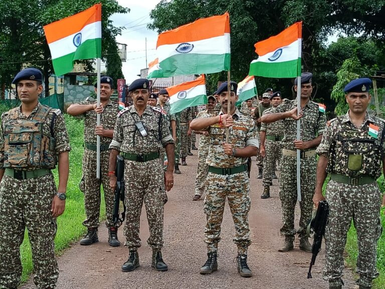 *थाना खडगांव पुलिस एवं 38 वाहिनी आईटीबीपी के साथ तिरंगा रैली निकला गया…..पढ़े  पूरी खबर …..राजेंद्र टेंबुकर की रिपोर्ट*