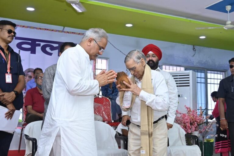 *प्रेस क्लब के रूबरू कार्यक्रम में वरिष्ठ पत्रकारों को मुख्यमंत्री ने किया सम्मानित…,,, दीपक मरकाम की रिपोर्ट,,,,,,,
