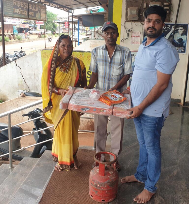 पार्षद वाधवानी के अथक प्रयासों से वार्डवासी को मिली निशुल्क गैस सिलेंडर कनेक्शन ,,,,,, आर एल कुलदीप की रिपोर्ट,,,,,,
