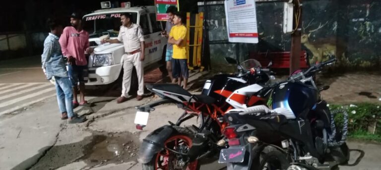 बिना नम्बर प्लेट वाहनों, तीन सवारी वाहन चलाने के विरूद्ध यातायात पुलिस की प्रभावी कार्यवाही,,,,,,, दीपक मरकाम की रिपोर्ट,,,,,,,,