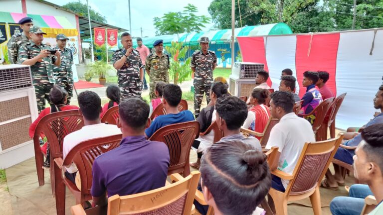 केरिपु 165 के द्वारा क्षेत्र के युवाक युवतियों को किया गया जागरूक,,,, दीपक मरकाम की रिपोर्ट,,,,,,,,,,