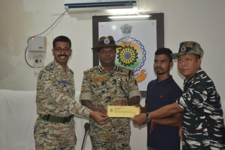 भारत की कम्युनिष्ट पार्टी ,माओवादी,,,,,,  झारखण्ड रीजनल कमेटी सदस्य का  पुलिस के समक्ष आत्मसमर्पण ,,,,, दीपक मरकाम की रिपोर्ट,,,,,,