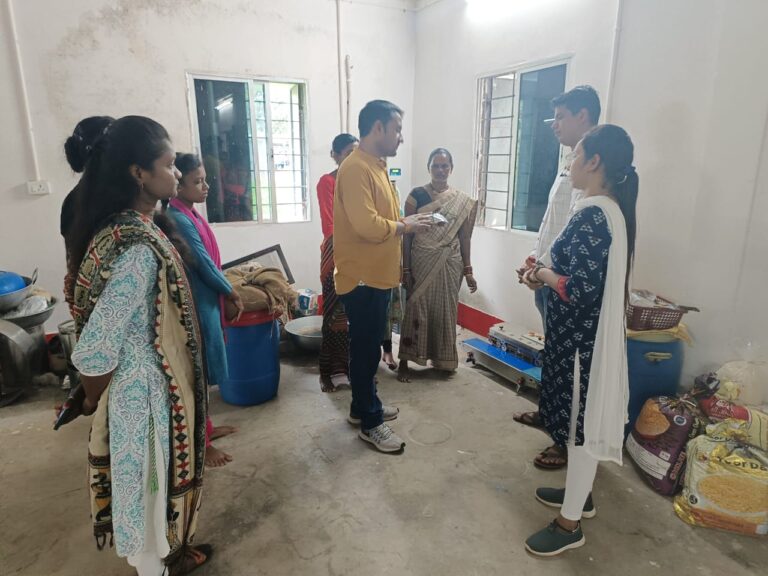 ग्रामीण उद्यमिता विकास की बन रही रणनीति स्व सहायता समूह की महिलाओं के आजीविका गतिविधि को उद्यमिता विकास से जोड़ना प्रमुख लक्ष्य,,,,,,,, भोपाल पटनम से मुर्गेश शेट्टी की रिपोर्ट,,,,,,,