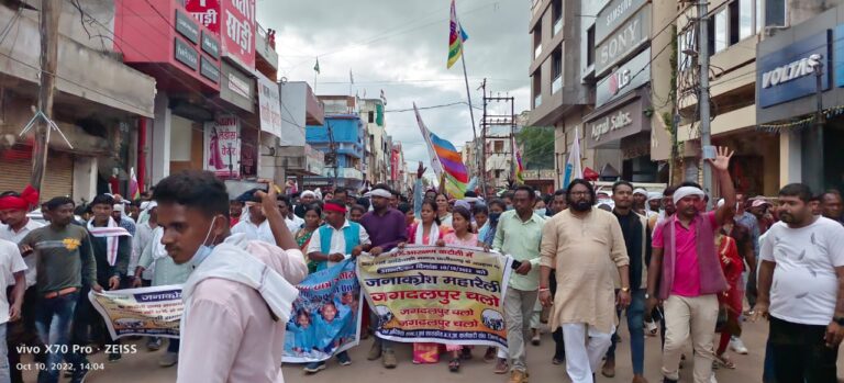 **भाजपा – कांग्रेस की राज्य सरकार के गलत नीतियों के चलते ,उच्च न्यायालय के a आदिवासी समाज आरक्षण 32%से 20%के आदेश के  विरोध में सर्व आदिवासी समाज के जनाक्रोश रैली का, बस्तर अधिकार मुक्ति मोर्चा एवं जनता कांग्रेस छत्तीसगढ़ जे के नेता नवनीत चांद ने दिया समर्थन -भरत काश्यप*  *बस्तर सम्भाग ,जगदलपुर से * *तेज़ नारायण सिंह की रिपोर्ट,,,*