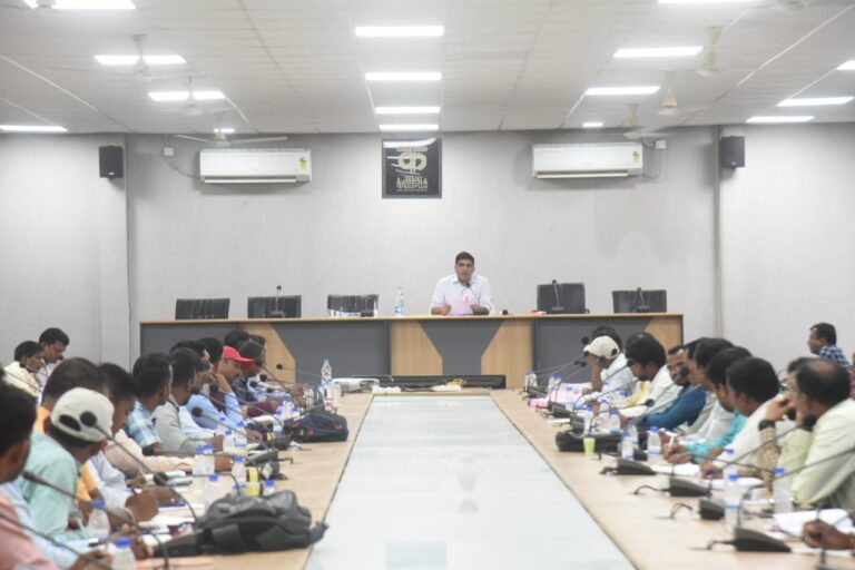 कलेक्टर ने ली आश्रम-छात्रावास अधीक्षकों की बैठक* *‘आश्रम-छात्रावासों में उपलब्ध कराएं आदर्श वातावरण‘* *बच्चों के शिक्षा और सेहत पर विशेष ध्यान रखने के दिए निर्देश*,,राजमन नाग कोंण्डागांव
