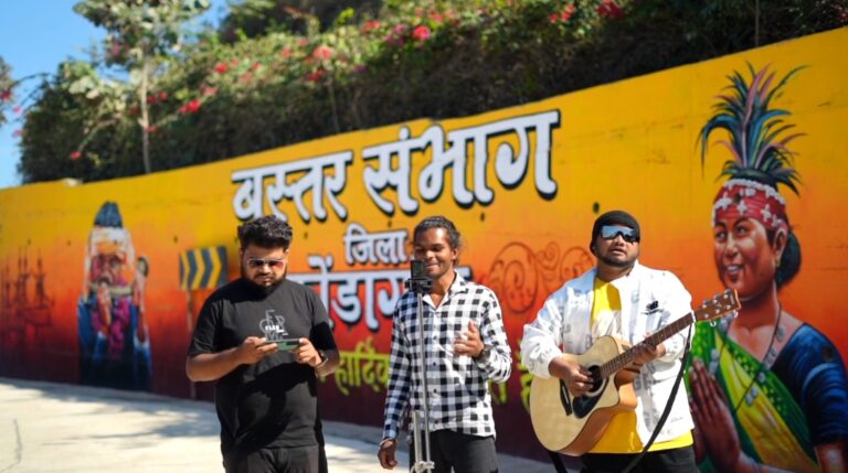 *सोशल मीडिया क्रिएटर्स ने घाटी के वाल पेंटिंग और प्राकृतिक सुंदरता को रील के माध्यम से किया प्रस्तुत*  ,,,,,,,राजमन नाग  की रिपोर्ट फरसगांव