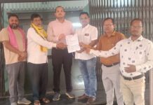 सर्व आदिवासी समाज ने सीएम के नाम कलेक्टर को सौंपा ज्ञापन, सीईओ नियंत्रण बदलाव का किया विरोध