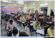 कलेक्टर नीलेशकुमार महादेव क्षीरसागर और CEO हरेश मण्डावी की पहल से चमकी प्रतिभा, मुफ़्त कोचिंग से 20 छात्र सफल।