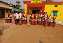 भोपालपटनम ब्लॉक के चार पंचायतों में उज्ज्वला योजना के तहत गैस सिलेंडर व चूल्हा वितरण, महिलाओं में दिखी खुशी,, ,,,,,,,,,,तेजनारायण सिंह की रिपोर्ट,,,,,,,,,,