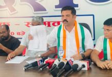 *भ्रष्टाचार करने के लिए ईमानदार शिक्षक की हत्या की गई! विधायक विक्रम मंडावी का बड़ा आरोप*,,,,,,,,,,,,,,,,,,,,* बीजापुर जिले से दीपक मरकाम की खबर*