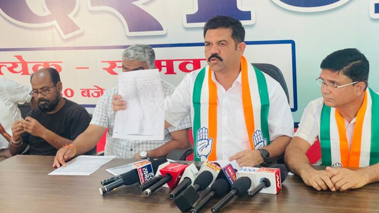 *भ्रष्टाचार करने के लिए ईमानदार शिक्षक की हत्या की गई! विधायक विक्रम मंडावी का बड़ा आरोप*,,,,,,,,,,,,,,,,,,,,* बीजापुर जिले से दीपक मरकाम की खबर*