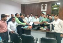 * शिक्षक की आत्महत्या मामले में गरमाया माहौल, कर्मचारी फेडरेशन ने निष्पक्ष जांच और मुआवजे की मांग की*,,,,,,,,,,,,,,,,,,,,,,,,,,,,*बीजापुर जिले से दीपक मरकाम की खबर*