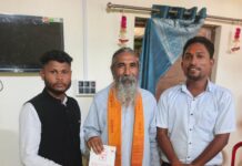 गोटा परिवार के शादी समारोह का नेवता देने पहुंचे सांसद के निज निवास अंतागढ़ पहुंचे,,राजेश गोटा और जिला मीडिया प्रभारी भाजयुमो दीपक पुड़ो।