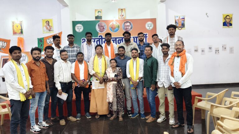 *पूर्व मंत्री श्री महेश गागड़ा जी ने ली भाजपा सोशल मीडिया टीम की महत्वपूर्ण बैठक*,,,,,,,,,,  ,,,,,,,,,,,,,,तेजनारायण सिंह की रिपोर्ट,,,,,,,,,