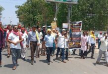 राजू पुजारी मौत मामला: हजारों ग्रामीणों का प्रदर्शन, आरोपियों की गिरफ्तारी के लिए दिया अल्टीमेटम,,,,,,,,, ,,,,,,,,,,,,,,तेजनारायण सिंह की रिपोर्ट,,,,,,,,